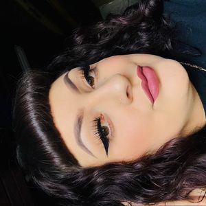 Meet your Posher, Dominique